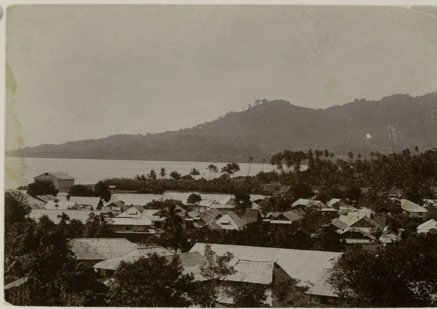 Pemandangan Kota Manado 1910