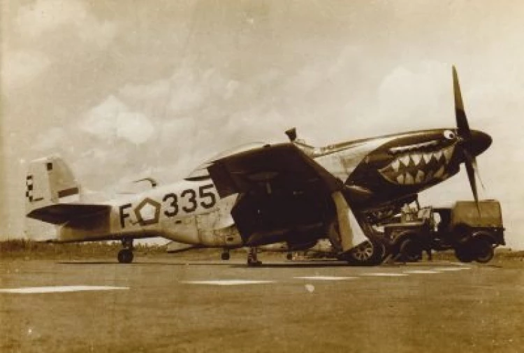 Pesawat North American P-51 Mustang yang digunakan AUREV di Mapanget.