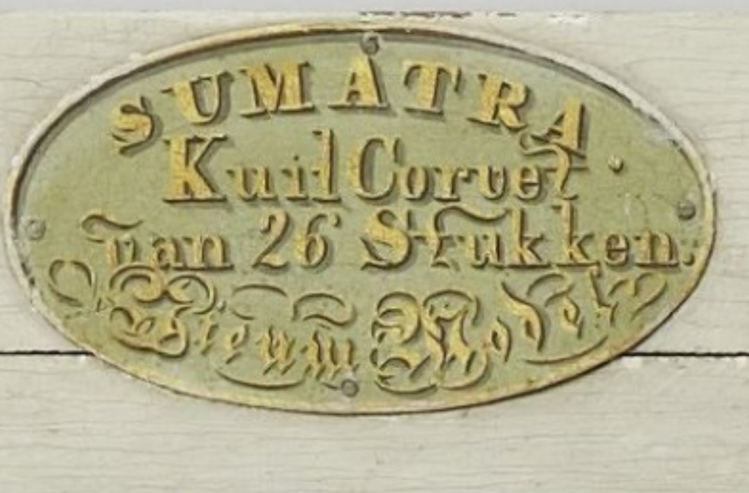 Logo pada lambung kapal korvet Zr. Ms. Sumatra (wikimedia)