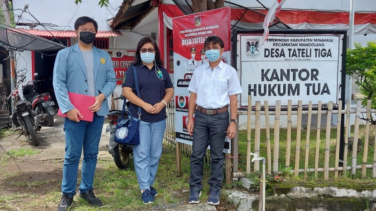 Tim FEB Unsrat di kantor Hukum Tua Desa Tateli (sulutreview)
