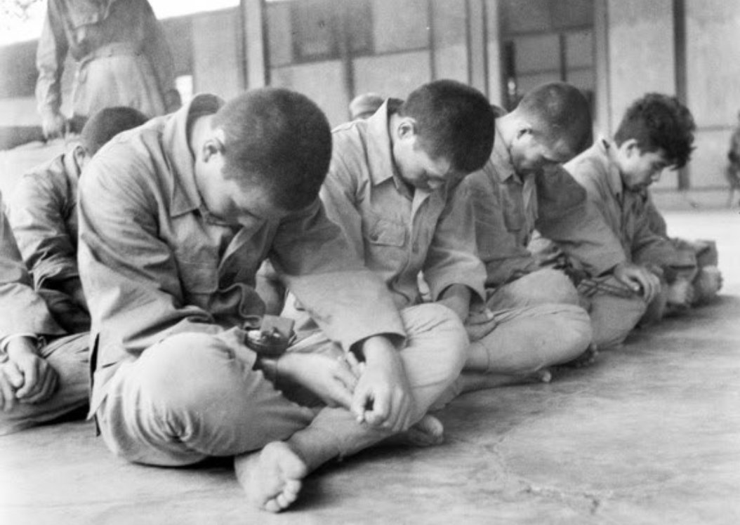 Pelaksanaan investigasi kejahatan perang di Tomohon, Sulawesi Utara, November 1945. (SSGT R. L. Stewart / AWM - upload Engel Yong)