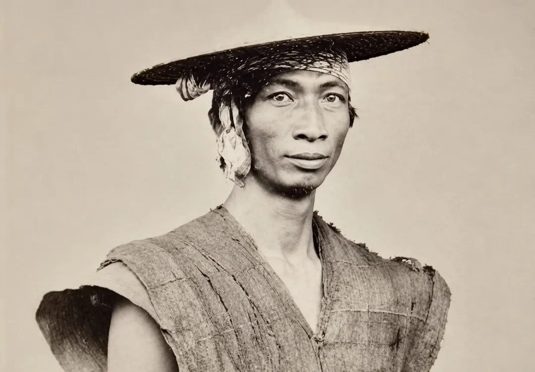 Foto pria Bantik sekitar tahun 1880 (repro KITLV)