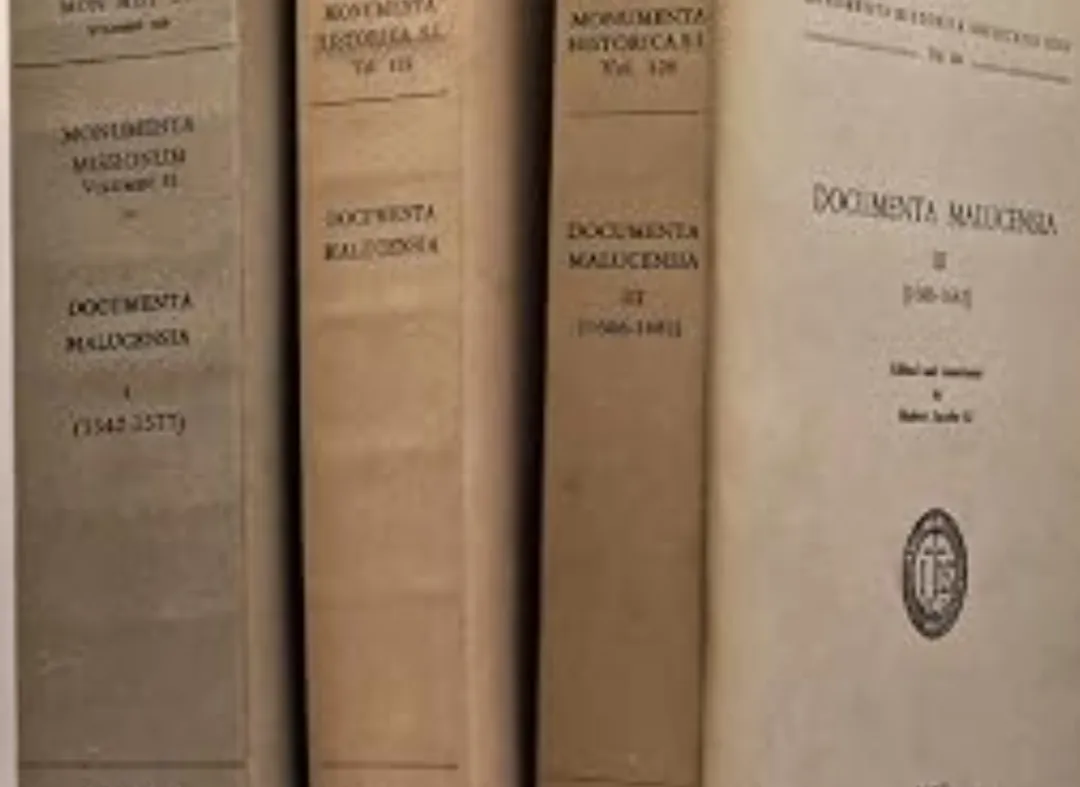 Documenta Malucensia, kumpulan dokumen sejarah penting berbentuk seri buku korpus sumber historis yang disunting dan dianotasi oleh Hubert Jacobs, S.J.