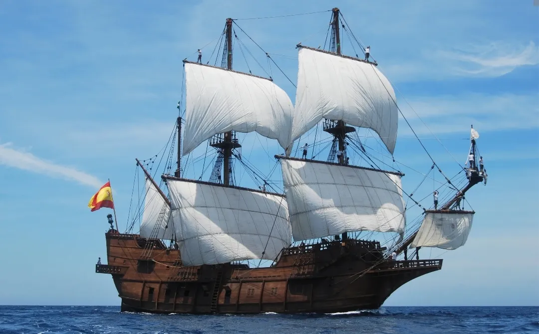 Kapal galleon (atau dalam bahasa Indonesia disebut galiung) umumnya digunakan pada abad ke-16 hingga abad ke-18 oleh Spanyol dan Portugis (sailingshipsmaine.org)